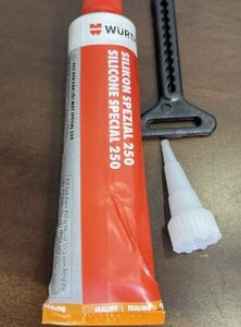 Keo đen special 250 dán lốc máy Wurth 70ml